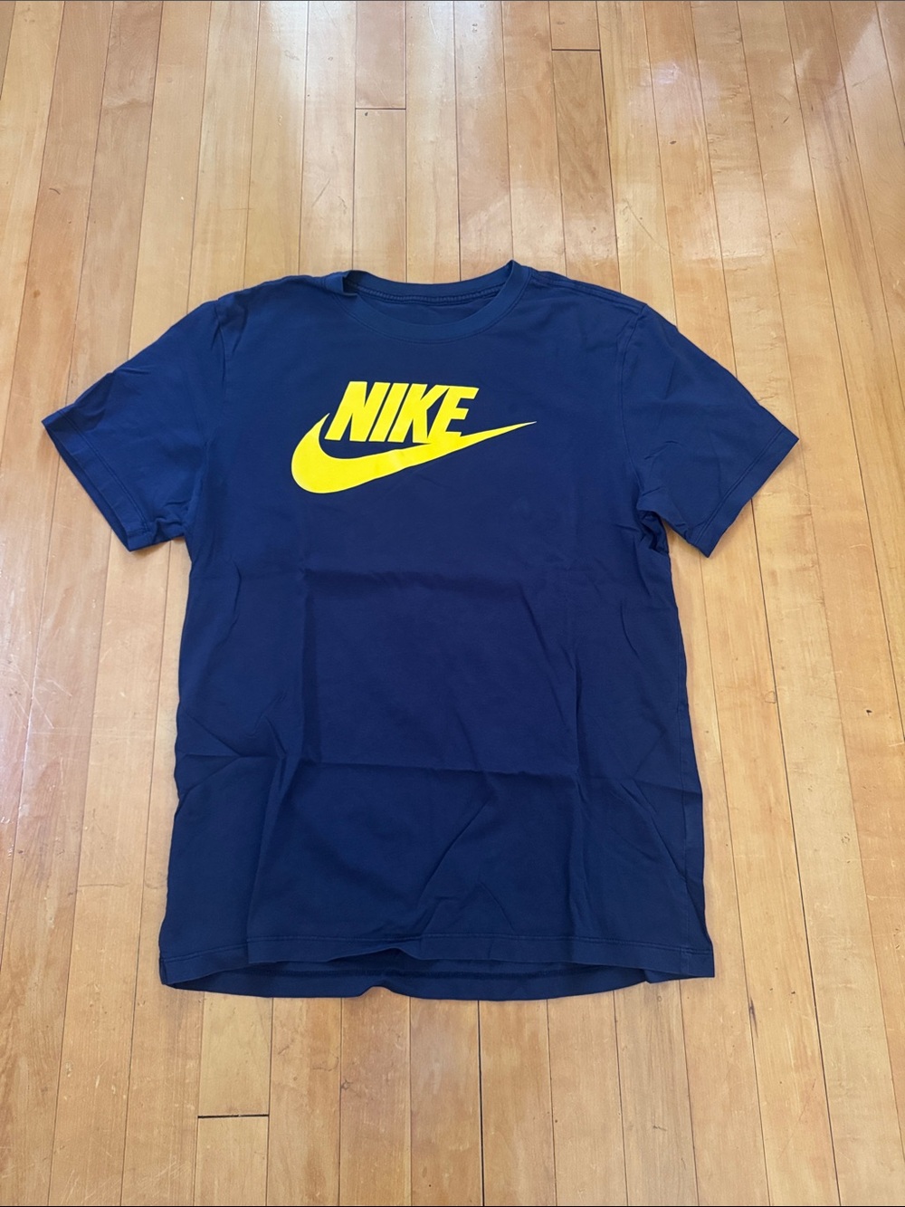Nike Navy Blue Short Sleeve Tee Yellow throwback Swoosh logo men’s L